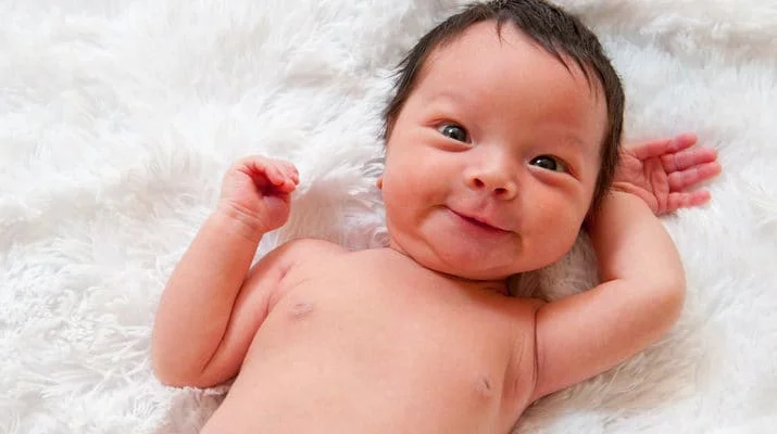 Hvordan skal du ta vare på en 4 måneder gammel baby?