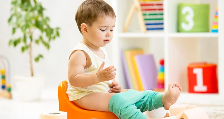 Forstoppelse hos barn: Løs babyens forstoppelse med 9 gode tips