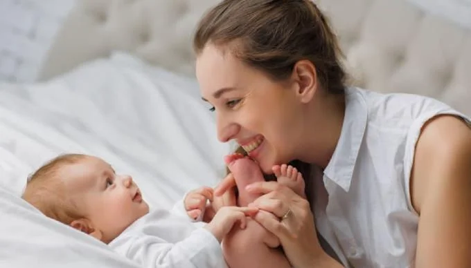 Gjithçka rreth rritjes dhe zhvillimit të foshnjës 3 muajshe