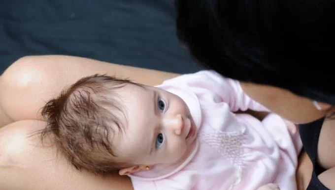 Gjithçka rreth rritjes dhe zhvillimit të foshnjës 3 muajshe