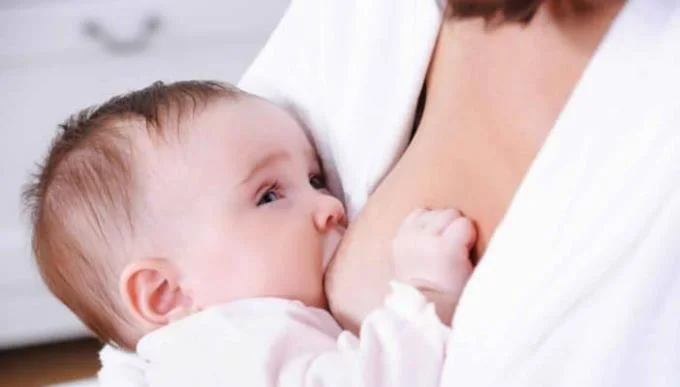 Suar durant la lactància materna és un motiu de preocupació?