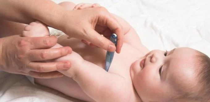 Nyfödda hostar och avkodar babyhostar