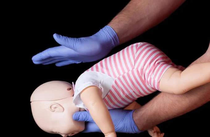 Nyfödda hostar och avkodar babyhostar