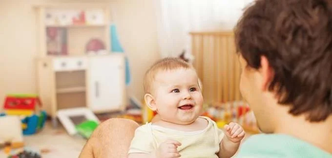 Vrijeme kada se bebe mogu smiješiti i značenje dječjeg osmijeha