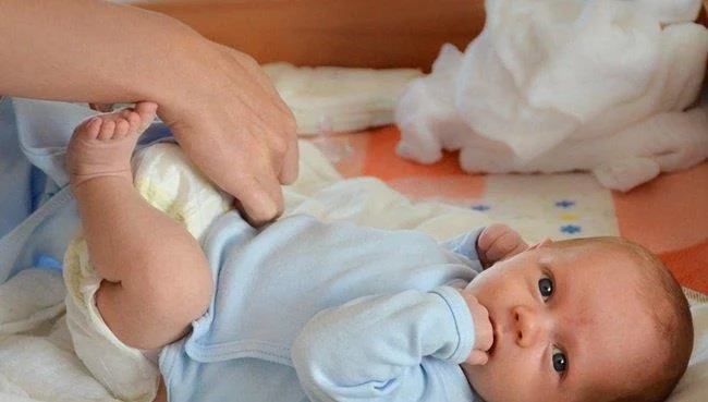 Nyfødt bæsj: Babyhelsemelding